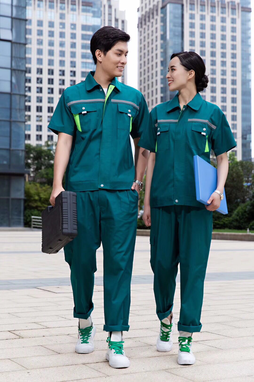 定制工作服的實用性和美觀性