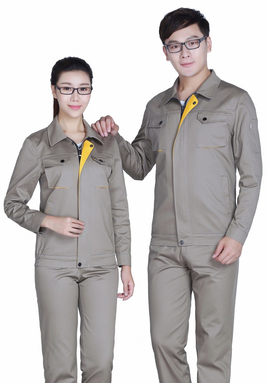 根據(jù)肩型判斷定制工作服是否合身！